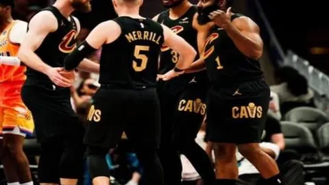 夏日泳士大学生助力“星孩”共享泳池欢乐时光